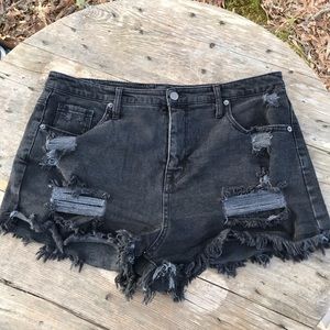 🆕 DISTRESSED HIGH RISE DENIM SHORTS 🌟❤️